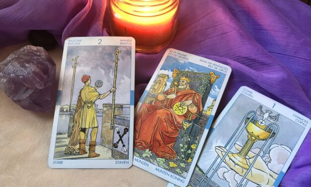 The Moon Tarot Card
